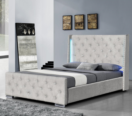 King size Rangka Tempat Tidur Berlapis Abu-abu Tufted Wingback Dengan Nailhead Trim