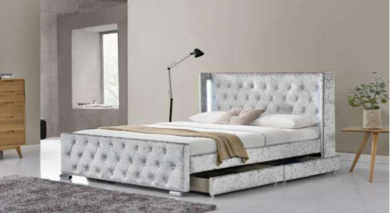Tempat Tidur Penyimpanan Berlapis Ukuran Royal Queen Kancing Berumbai Dengan Empat Laci