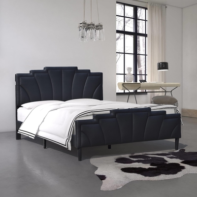 Bingkai tempat tidur yang sangat biasa dengan headboard yang khas, berbeda dari yang lain.