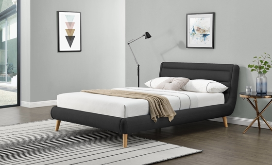 Bingkai tempat tidur berlapis dengan bentuk dan desainnya yang unik akan sesuai dengan gaya dekorasi rumah Anda.