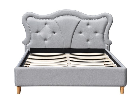 Nailhead Anak-anak Berlapis Tempat Tidur Trim Abu-abu Linen Button Headboard Melengkung Berumbai