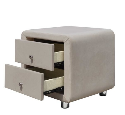 Kain Beludru 2 Laci Meja Samping Tempat Tidur Mewah Berlapis Meja Beige Dengan Pegangan Chrome