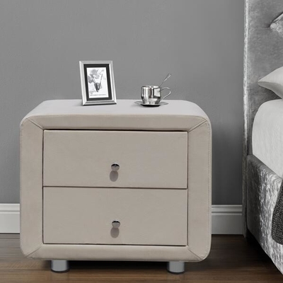 Kain Beludru 2 Laci Meja Samping Tempat Tidur Mewah Berlapis Meja Beige Dengan Pegangan Chrome
